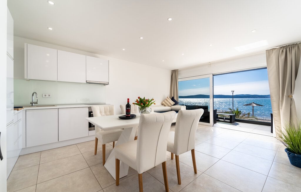 Apartment 2 in Bibinje bei Zadar – modernes Wohnzimmer mit Meerblick, direkt neben Apartment 1, ideal für Familien und Freunde in Kroatien